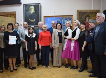 В художественном музее имени Нечитайло открыли Год семьи