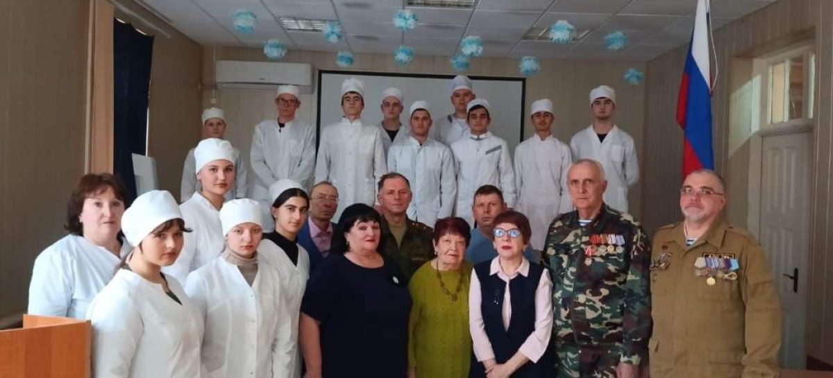 Студенты Сальского медицинского техникума встретились с ветеранами войн в Афганистане, Сирии и Чечне