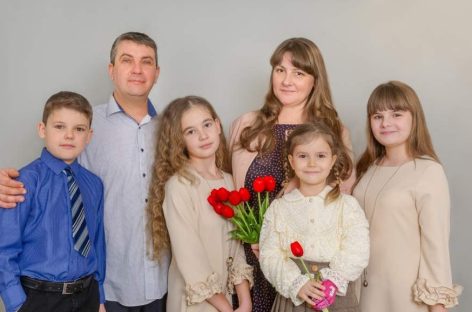 Они выбрали счастье: история сальской многодетной семьи, которая воспитывает двух детей с инвалидностью
