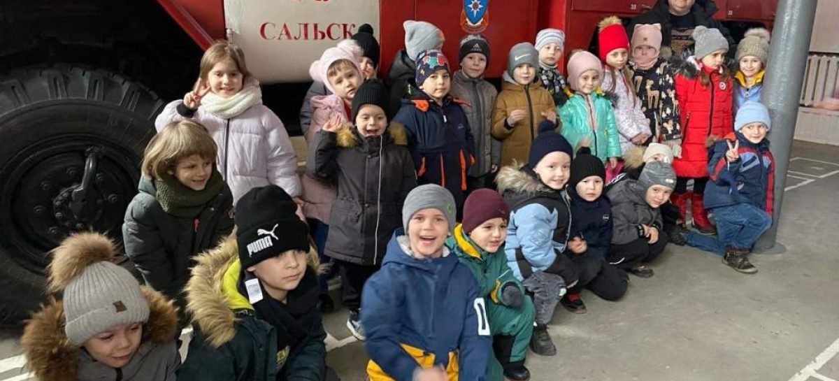Юные сальчане побывали на экскурсии у пожарных