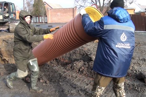 Уложили 250 метров трубы: ростовский подрядчик ремонтирует  аварийный магистральный канализационный коллектор