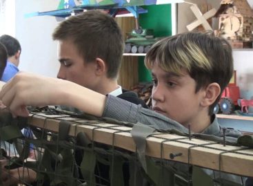 За полгода — 30 сетей: волонтеры школы № 78 поселка Гигант поддерживают участников СВО