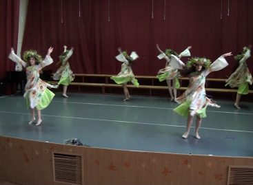В творческой копилке — 15 номеров: сальская «Забава» едет на областной конкурс в Таганрог