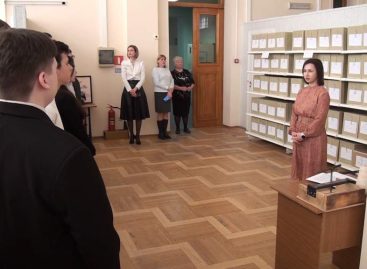 Хранители документов: дни открытых дверей для школьников проводят сотрудники муниципального архива