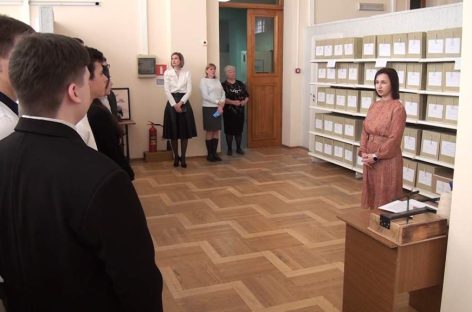 Хранители документов: дни открытых дверей для школьников проводят сотрудники муниципального архива