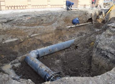 На улице Коломийцева в Сальске идёт замена 100-метрового участка водовода
