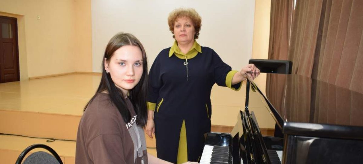 Учащиеся детской школы искусств поселка Гигант готовятся к региональным конкурсам