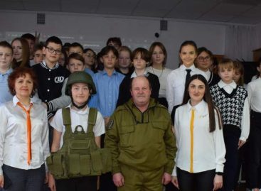 Руководитель Сальского филиала БФ «Святогор» Сергей Омелечко провёл Урок мужества для учащихся школы № 3
