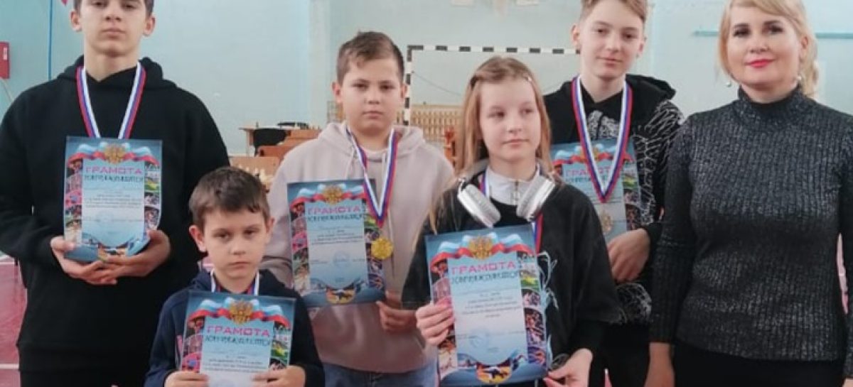 В Зимовниках прошел первый этап гран-при 2024 года по быстрым шахматам среди обучающихся образовательных учреждений Дона