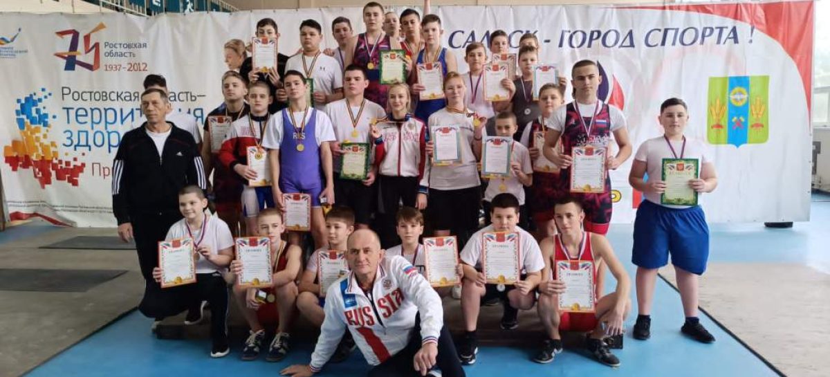 В спортивном комплексе «Сальский» прошло первенство города Сальска по тяжёлой атлетике