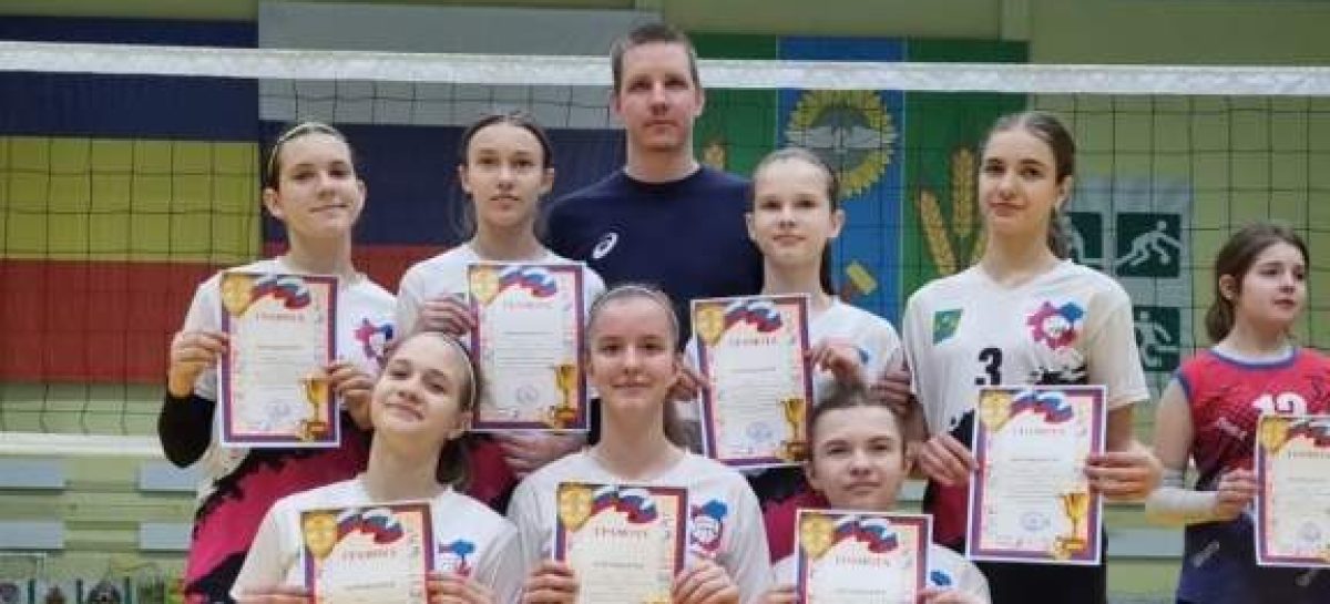 Вспоминая Олимпиаду: в Сальске состоялось открытое первенство спортивной школы Сальского района по волейболу