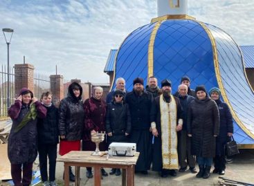 На храме Владимирской иконы Божией Матери в поселке Гигант установили второй купол