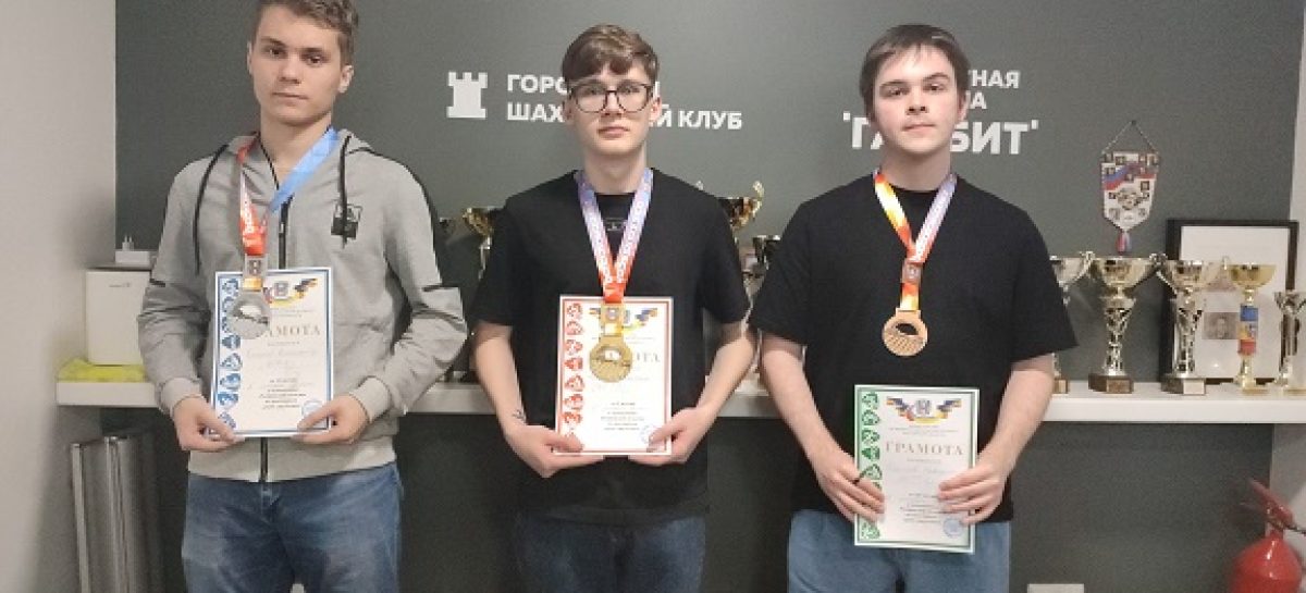 Воспитанник шахматного клуба «Белая ладья» Максим Чипига стал победителем чемпионата Ростовской области