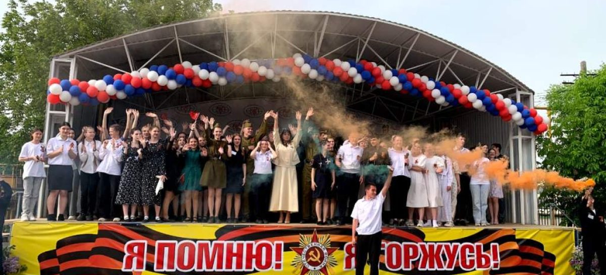 В Сальском институте Южного университета ИУБиП Дню Великой Победы посвятили молодёжный фестиваль творчества