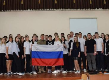Участник СВО Александр Светличный встретился с учащимися школы № 7 города Сальска