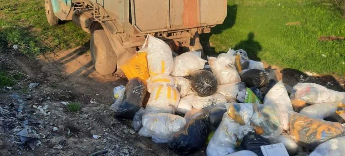 В Сальском районе нарушитель пытался вывезти мусор на грузовике