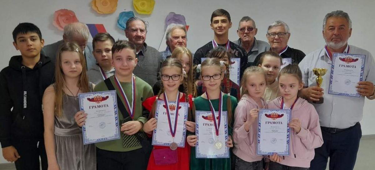 Чемпионат в «Белой ладье»: в городском парке культуры и отдыха прошел открытый чемпионат по шашкам