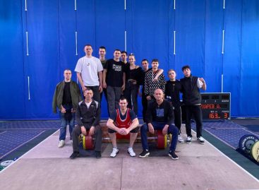 Воспитанники отделения тяжёлой атлетики спортивной школы Сальского района стали вторыми на первенстве Дона