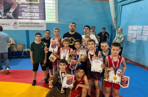 Сальские борцы успешно выступили в Волгодонске