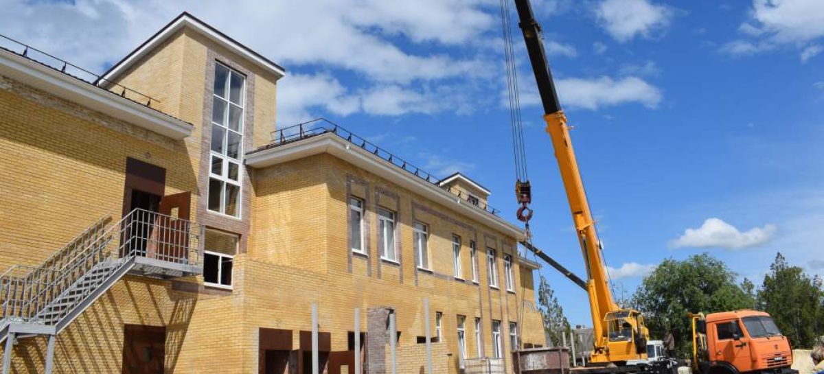 В посёлке Конезавод имени Будённого Сальского района продолжается строительство детского сада на 80 мест