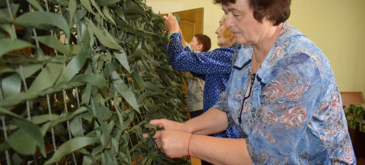 Плетут путь к победе: женщины из микрорайона Капустино сплотились в деле помощи бойцам СВО
