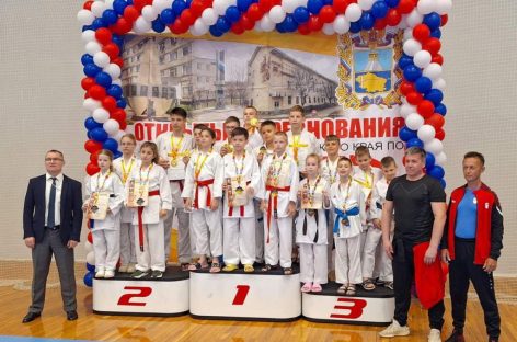 Сальский «Контакт» завоевал кубок в Будённовске