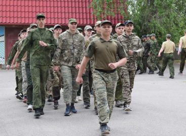 В Сальске у юношей-десятиклассников закончились традиционные военно-полевые сборы