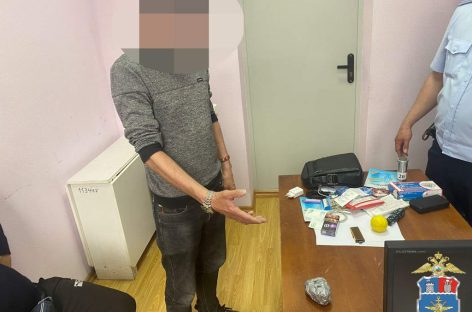 В Лихой транспортные полицейские изъяли у пассажира поезда сообщением «Москва — Евпатория» героин в крупном размере