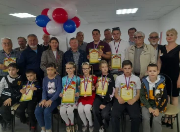 В клубе «Белая ладья» парка культуры и отдыха прошёл праздничный турнир по шахматам