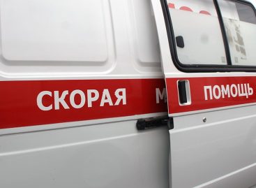 В Сальске 89-летняя женщина, вешая штору, упала со стремянки