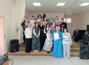 Участники детского театра лицея № 9 г. Сальска показали премьеру спектакля по пьесе Валентины Любимовой «Одолень-трава»