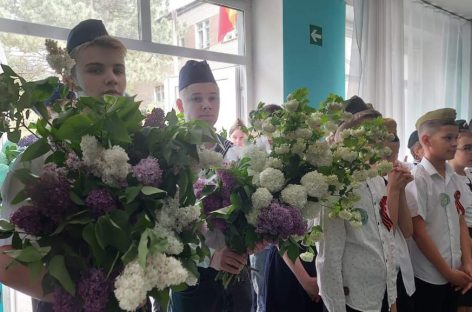 В городской  школе № 21  прошел традиционный смотр строя и песни, посвящённый Дню Великой Победы.