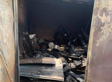 В Сальском районе из-за утечки газа сгорел гараж