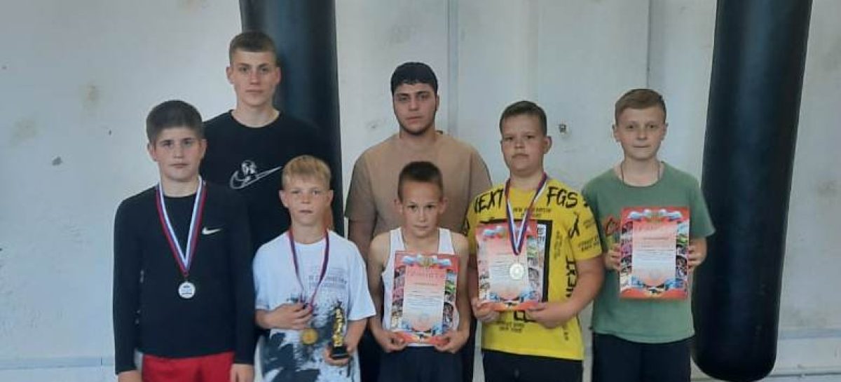 Боксеры сальской спортивной школы успешно выступили на турнире в Песчанокопском
