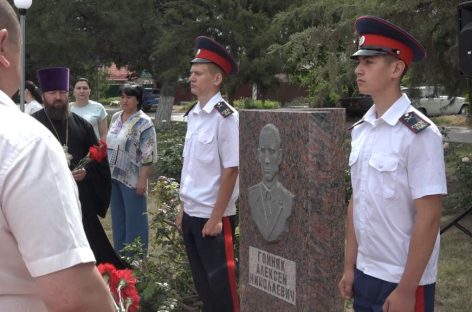 Верный сын Отечества: у мемориала «Поклон» открыли барельеф Герою России Алексею Гойняку