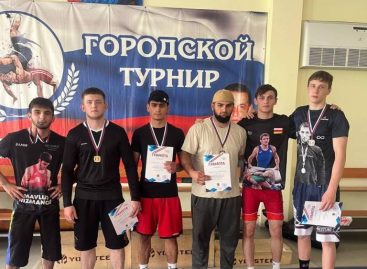 В Новочеркасске прошёл открытый городской турнир по греко-римской борьбе памяти атамана Платова
