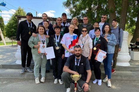 В парке культуры и отдыха Сальска проведена спартакиада среди предприятий железнодорожного транспорта по шашкам и петанку