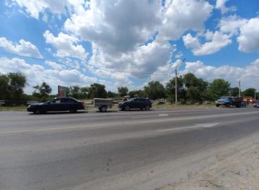 В Сальске в аварии столкнулись сразу три автомобиля