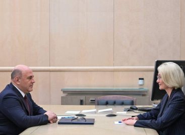 Михаил Мишустин провел рабочую встречу с советником губернатора Ростовской области Викторией Абрамченко