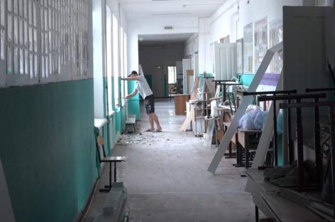 Дошла очередь — в сандатовской  школе меняют окна и двери