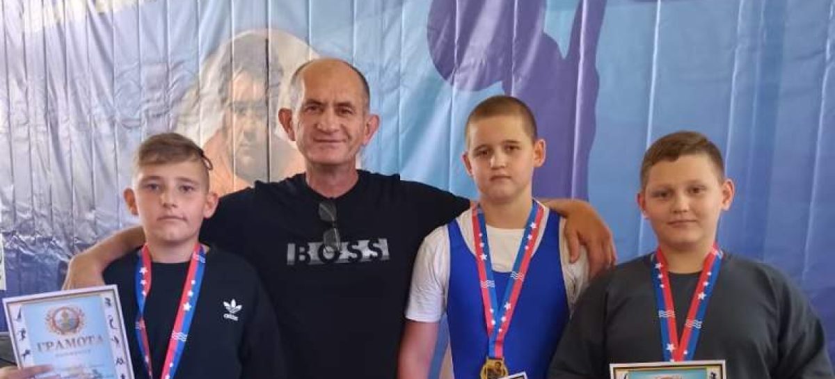 Третье командное: в Батайске прошёл открытый турнир города Ростова-на-Дону по тяжёлой атлетике