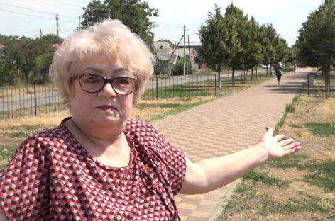 На улице Свободы исчезло оборудование с детской игровой площадки, когда появится новое — люди ждут