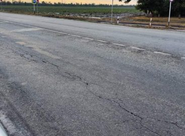 23 июля, в районе 15 часов, на участке автодороги Сальск-Гигант, между Приречным и Гигантом, в результате аномального ливня была затоплена проезжая часть.