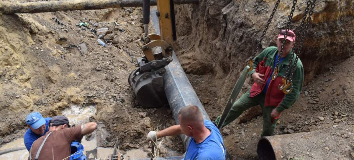 «Сальский Водоканал» заменил 42-метровый участок водовода по улицам Чкалова-Лесная