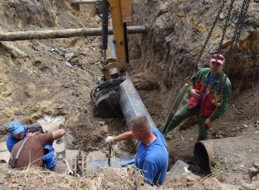 «Сальский Водоканал» заменил 42-метровый участок водовода по улицам Чкалова-Лесная