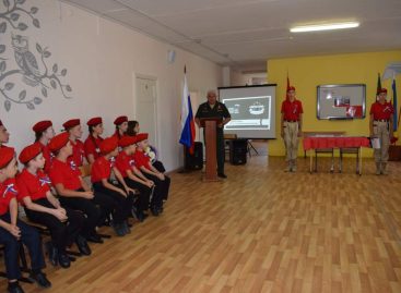 Парта «Гуфа»: в школе № 21 Сальска состоялось торжественное открытие Парты героя