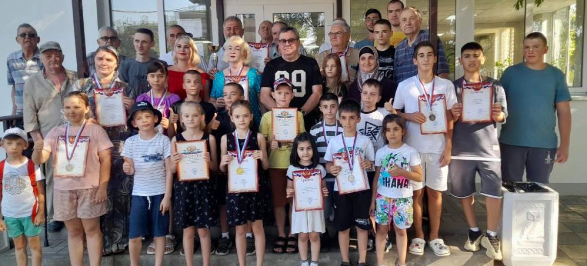 На Кубок парка: в клубе «Белая ладья» прошёл турнир по шашкам