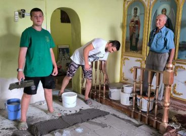 Ремонт своими силами: прихожане храма Владимирской иконы Божией Матери проявляют инициативу