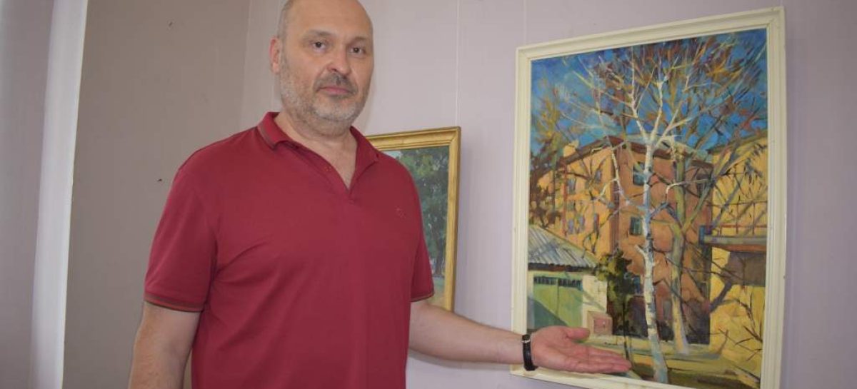 «Край родной — источник вдохновения»: в художественном музее им. Нечитайло открылась выставка о любви сальских художников к своему городу