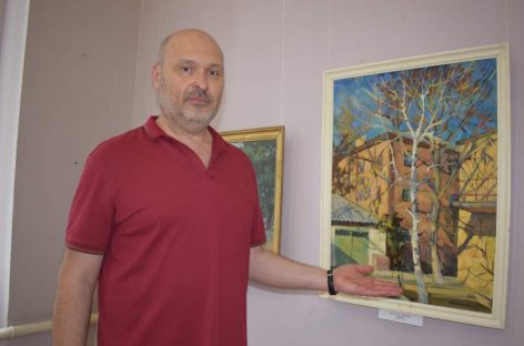 «Край родной — источник вдохновения»: в художественном музее им. Нечитайло открылась выставка о любви сальских художников к своему городу